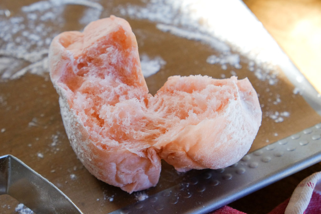 ふわふわのピンク白パン