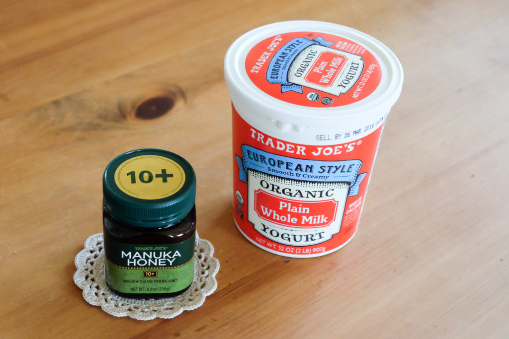オーガニックヨーグルトとマヌカハニー