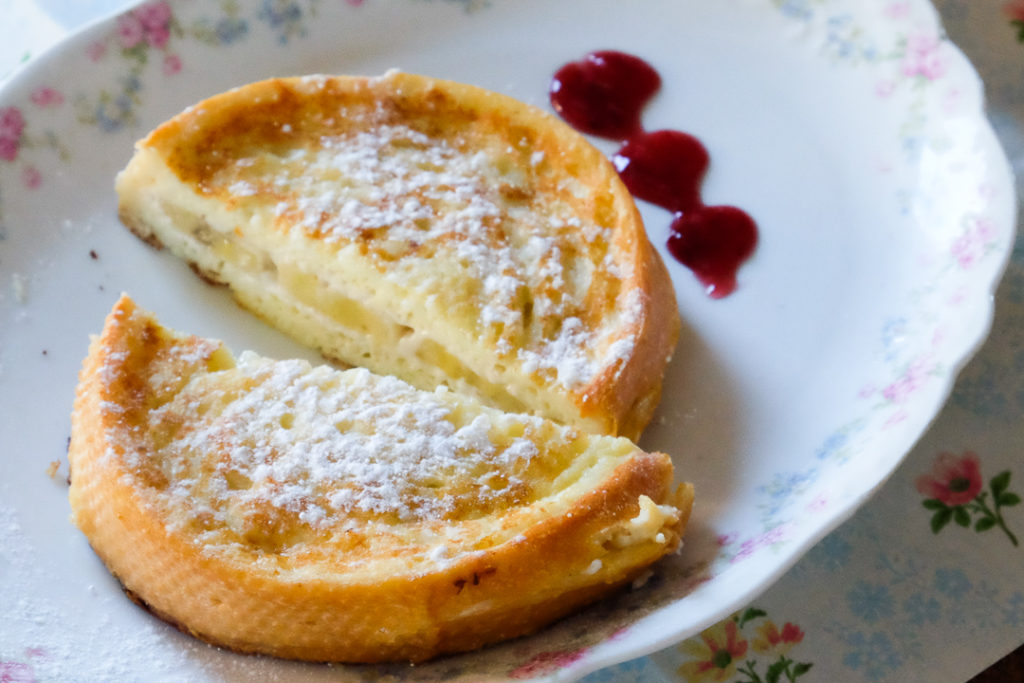 クリームチーズ＆バナナスタッフド・フレンチトースト