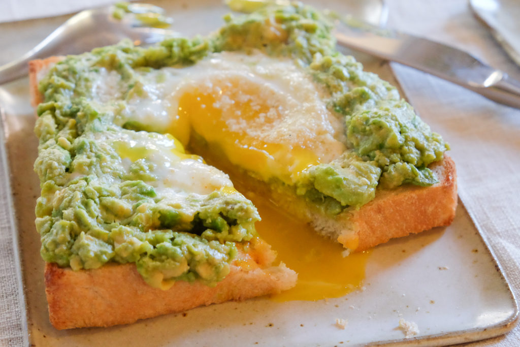アボカドエッグトースト