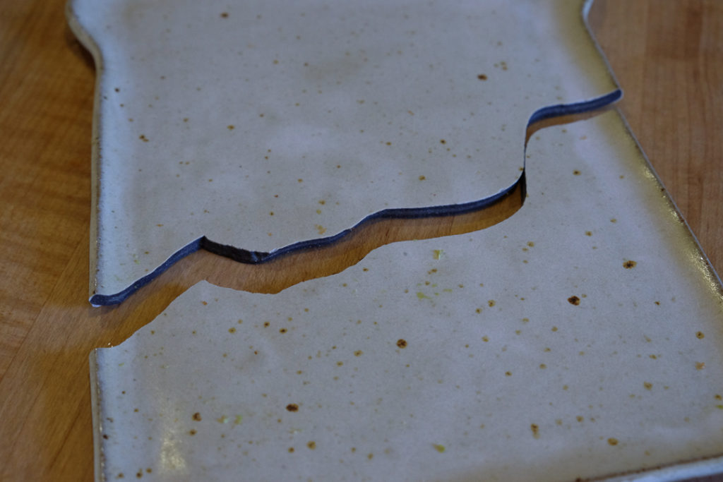 割れた食パン皿