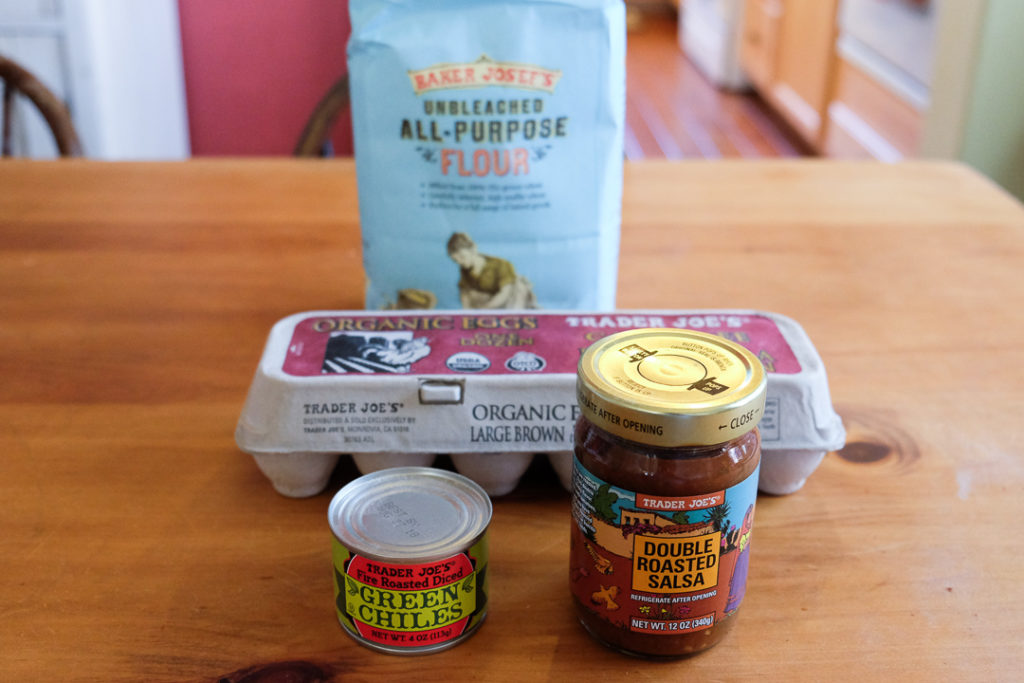 サルサ、グリーンチリ、たまご、小麦粉