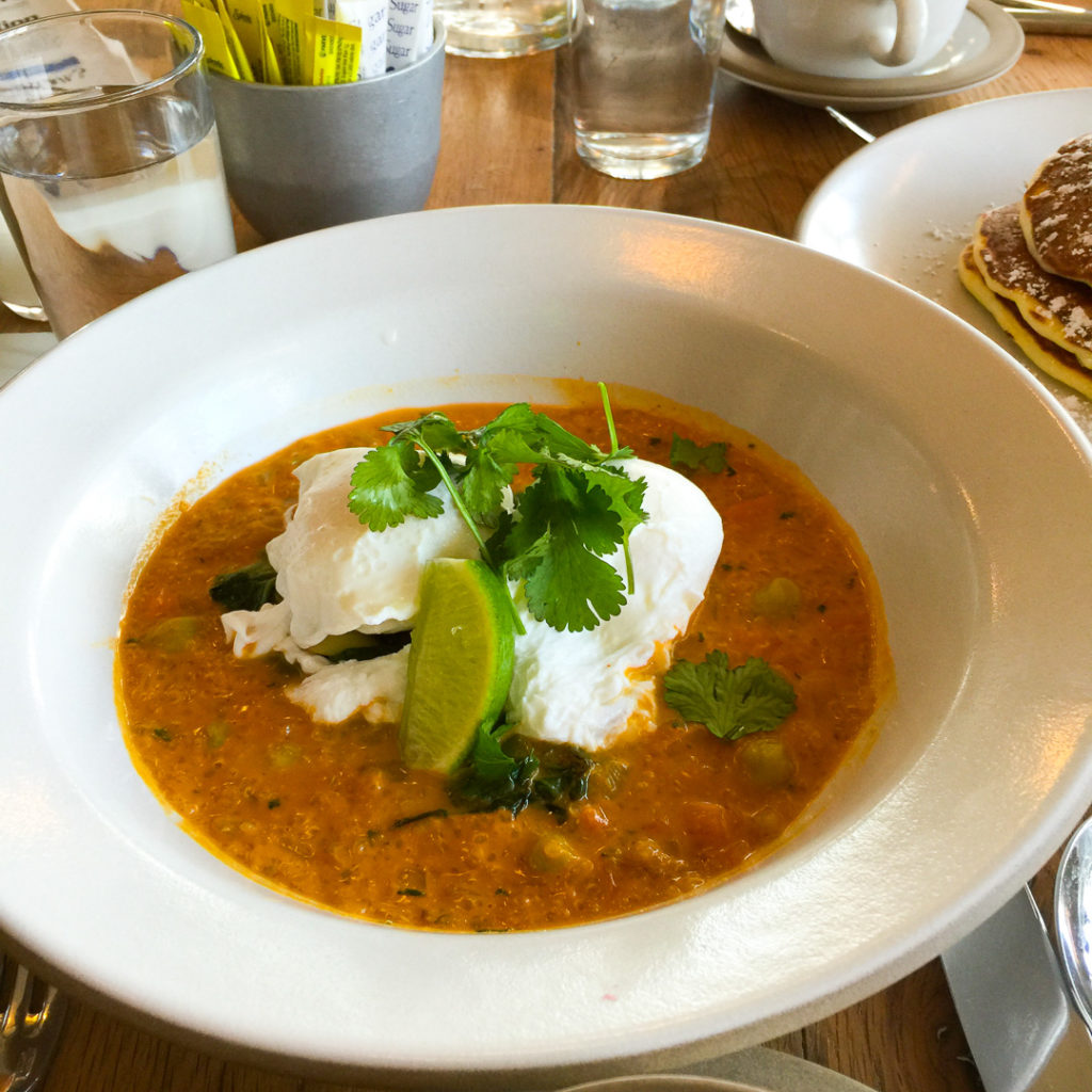 ポーチドエッグ＋カリーキヌア