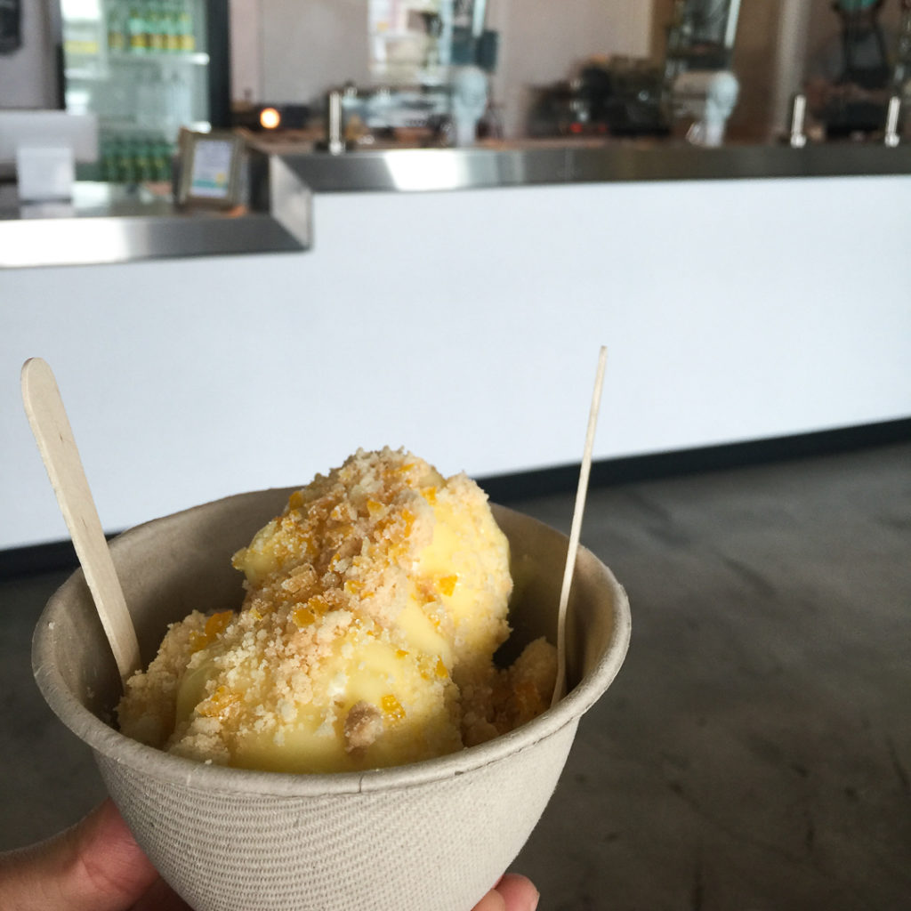 メイヤーレモン＋ショートブレッドクラムのアイス