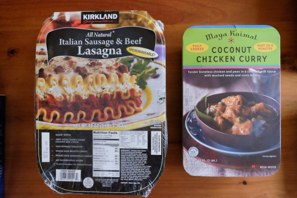 ココナツチキンカレー、と冷凍のラザニア