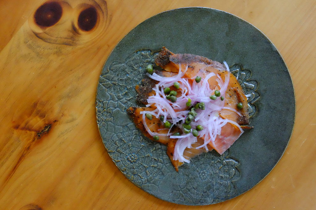 レースの陶板皿