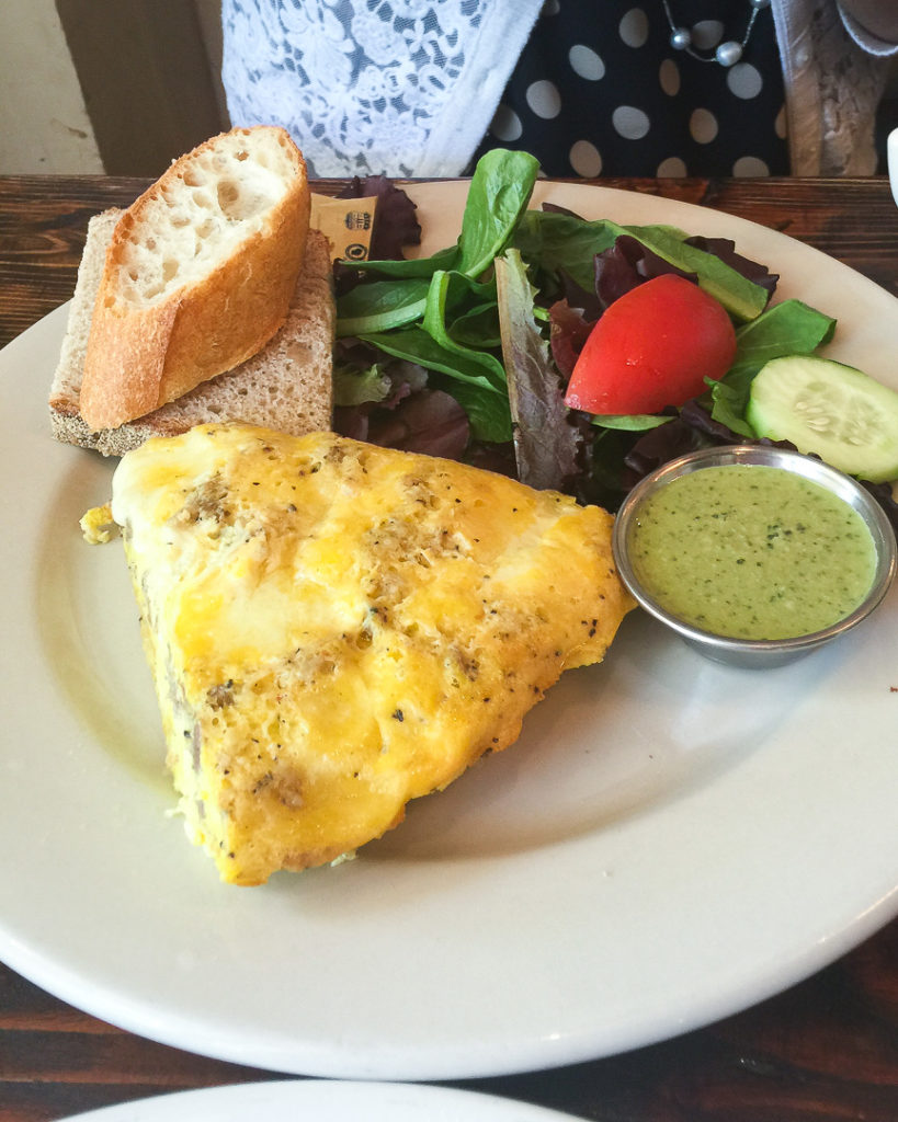 ソーセージ入りフリッタータ