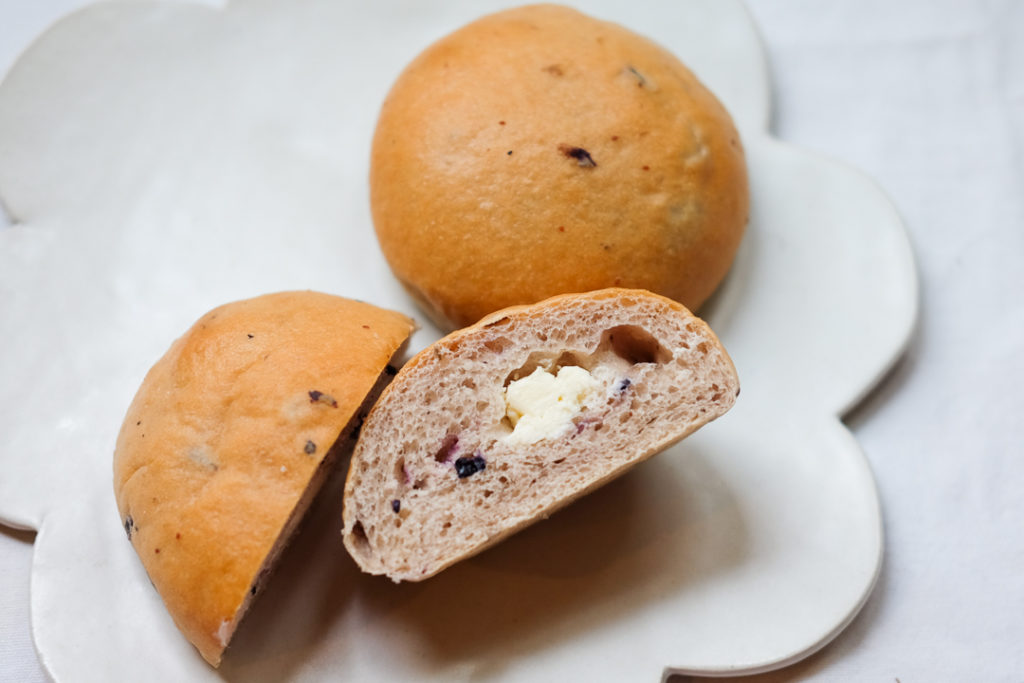 しっとりふわふわブルーベリーパン
