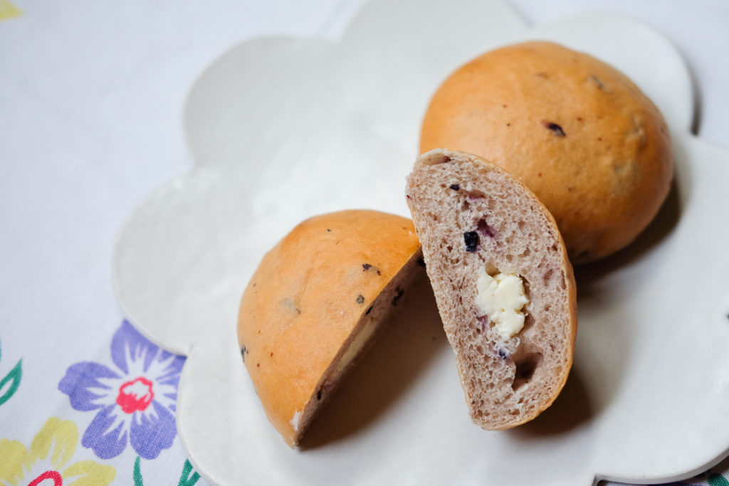 クリームチーズフィリングのブルーベリーパン