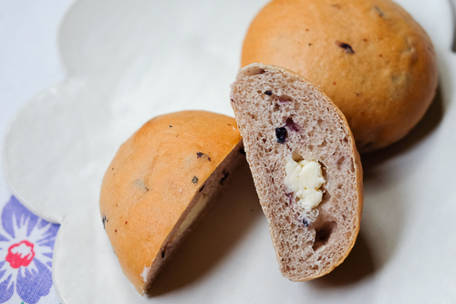 クリームチーズフィリングのブルーベリーパン