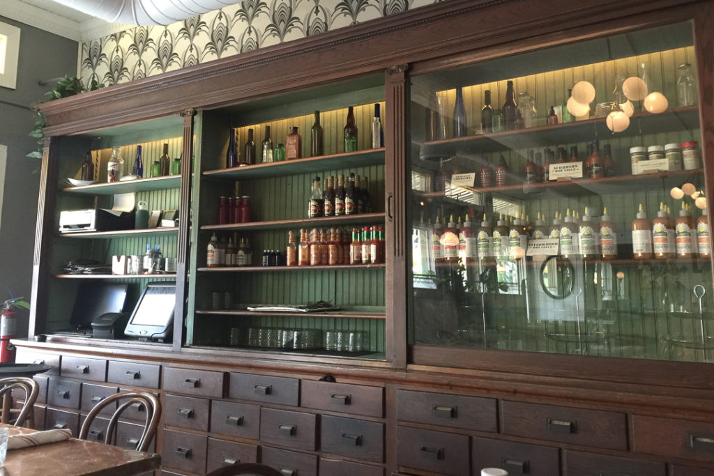 雰囲気のある棚