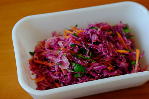 ボールを抱えて食べたいおいしさ♪　メキシコ風・あっさりコールスロー