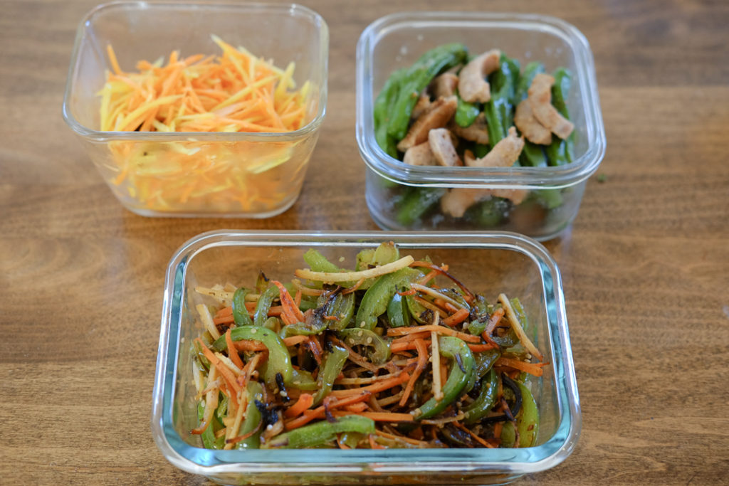 キャロットラぺ、しし唐とソーセージの炒め物、にんじんピーマン炒め