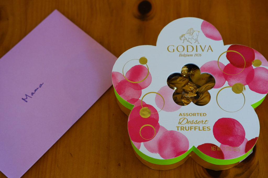 ゴディバのトリュフとカード