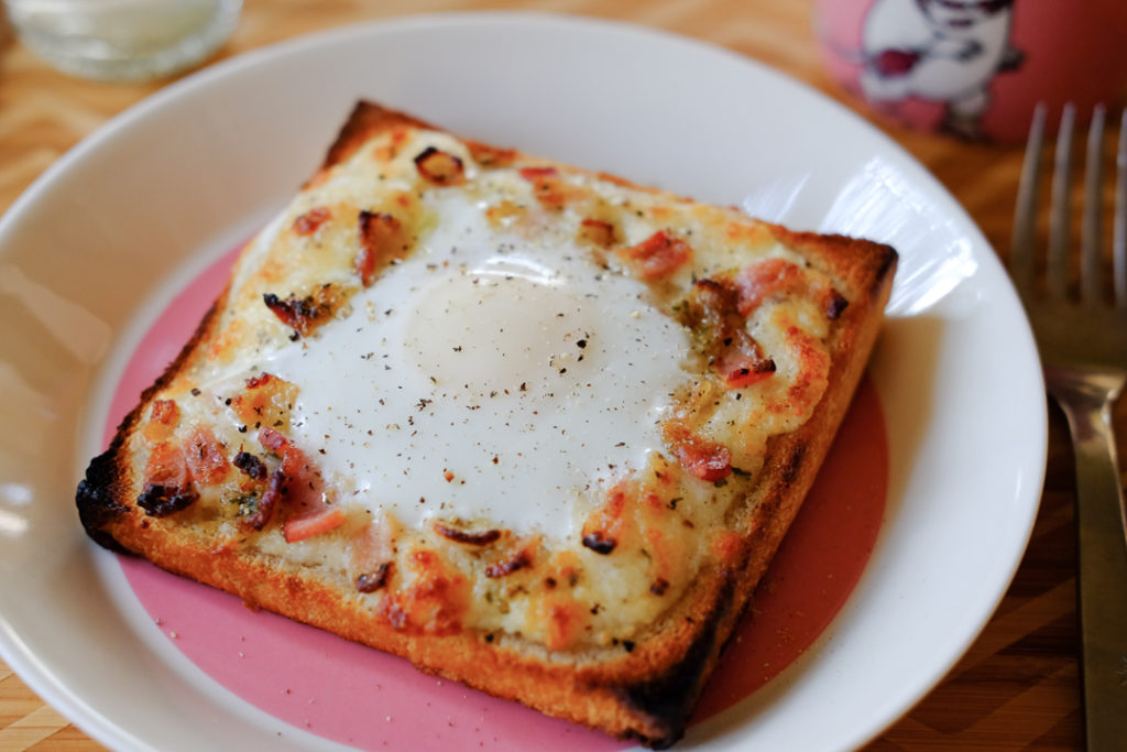 本格派のカルボナーラトースト