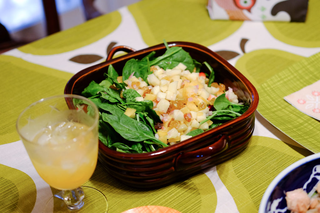 ほうれん草とフルーツのサラダ