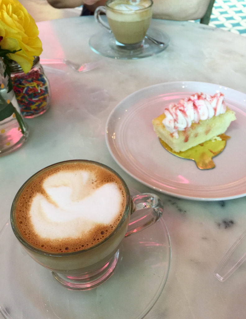 ラテとレモンケーキ