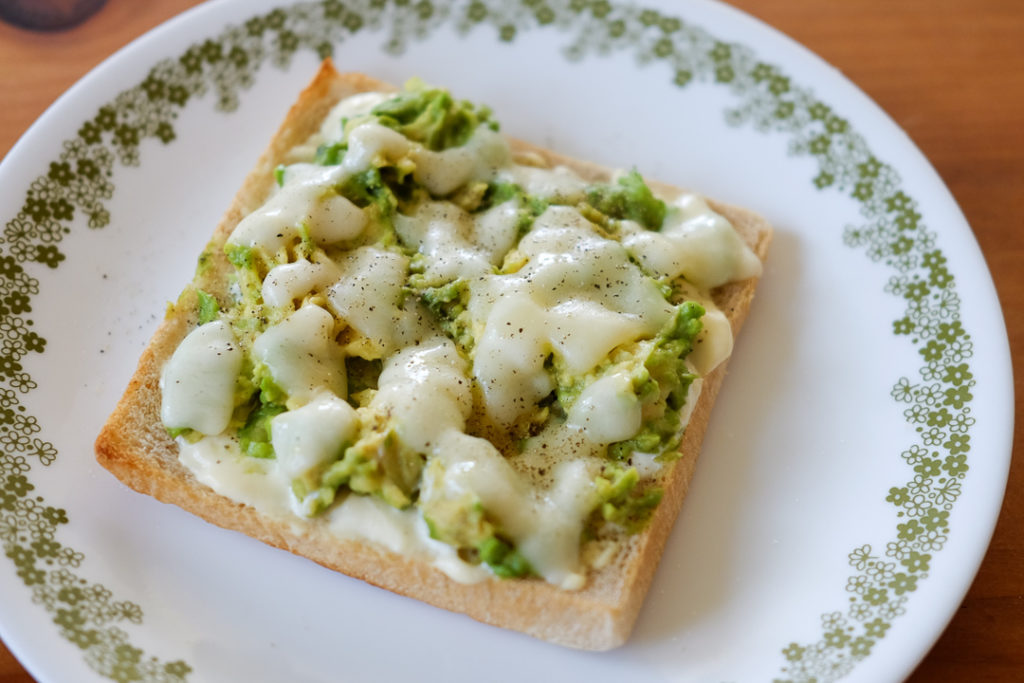 アボカドサワークリームトースト