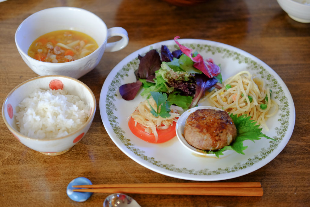 キヌア入りハンバーグプレート