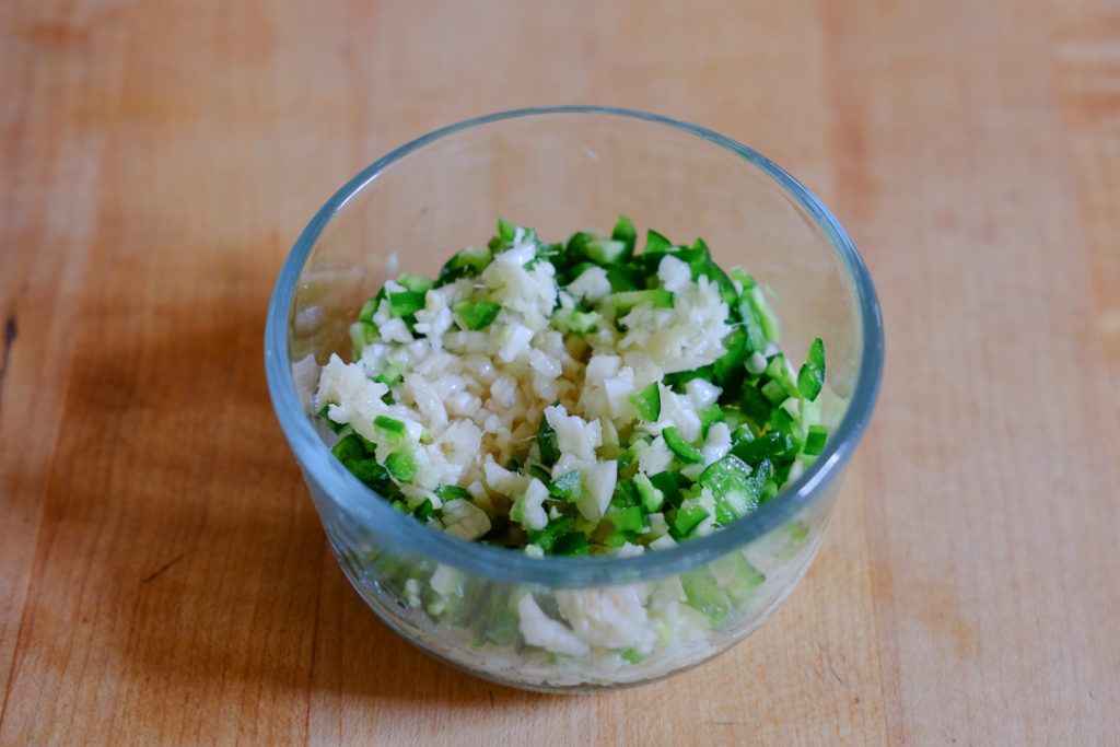 にんにく、しょうが、セラノチリのみじん切り