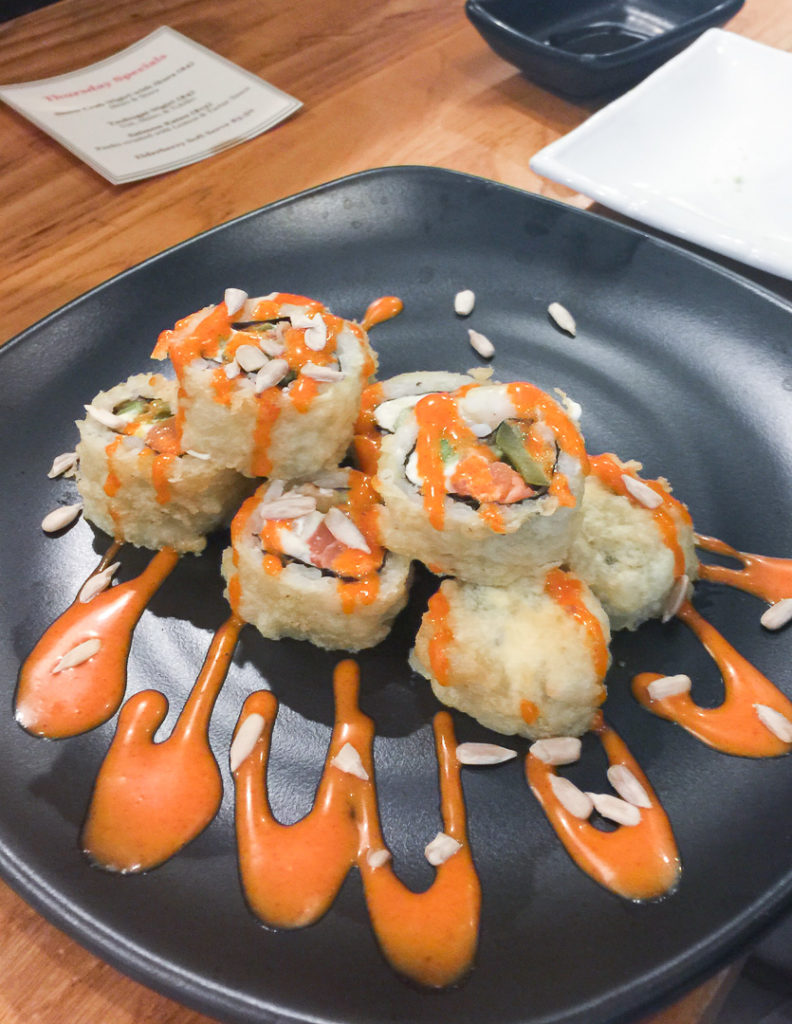 クリームチーズや海老の天ぷら入りロール