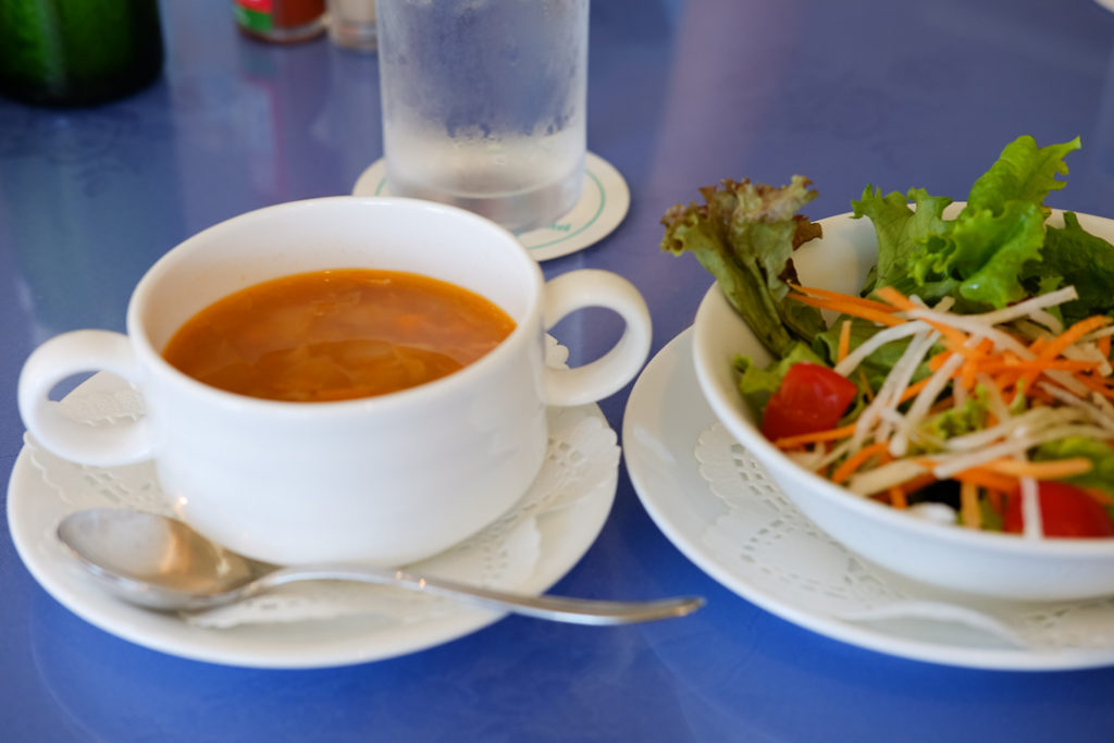 ミネストローネとサラダ