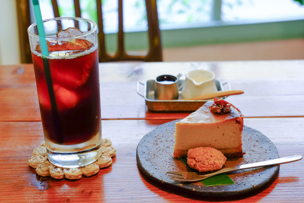 アイスコーヒーとチーズケーキ