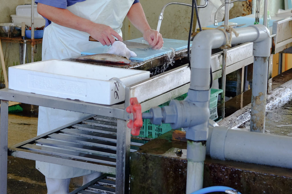 その場でお刺身にしてくれます