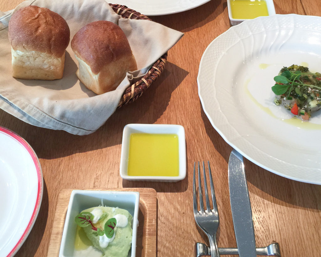 前菜とパン