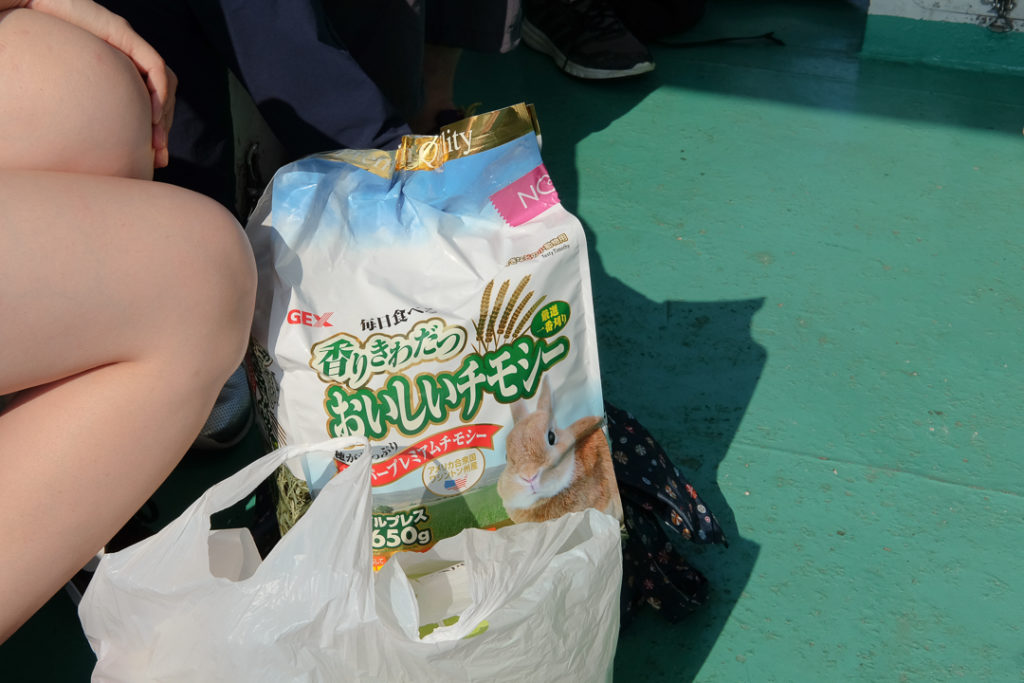 お徳用うさぎのえさ！