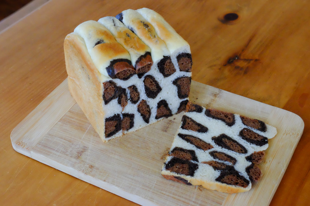 切ると断面がヒョウ柄です♪