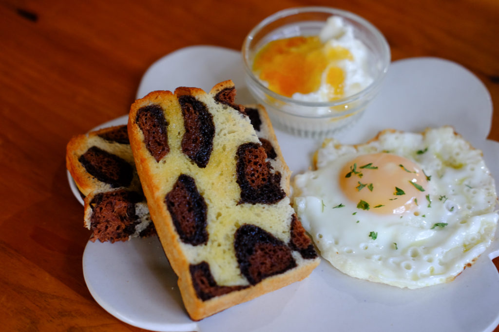 シンプルにトーストしてバターで
