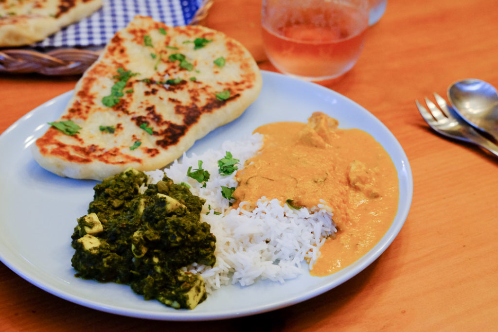 ほうれん草のカレーと、チキンティッカマサラ