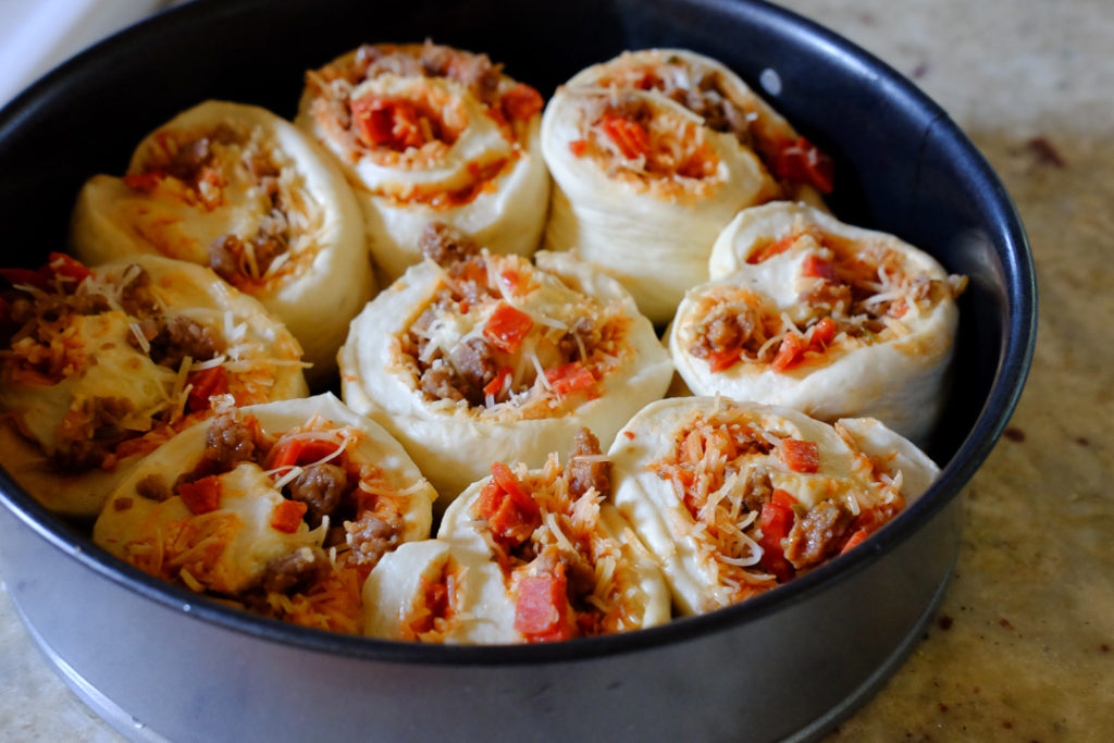 くるくると巻いて、切ってケーキ型に