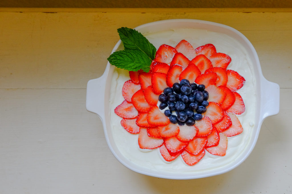 いちごとブルーベリーでデコレーション