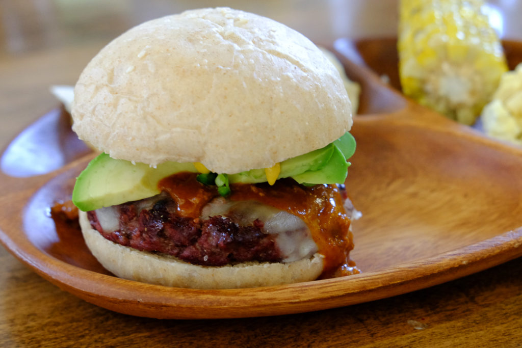 手作りバンズのチリチーズバーガー