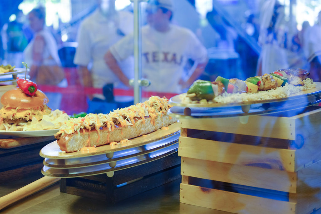 24インチのホットドッグとカバブ