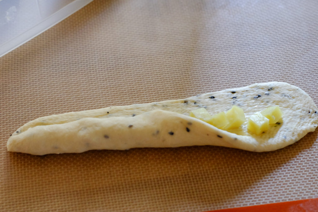 くるくると巻いていきます