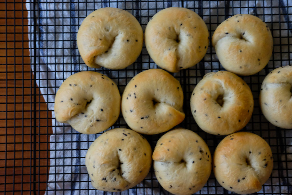 さつまいもの甘煮とごまのべーぐル