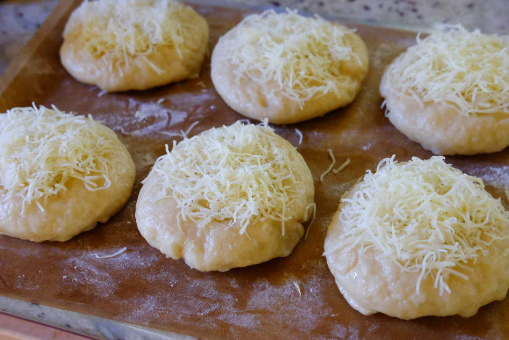 チーズを乗せて