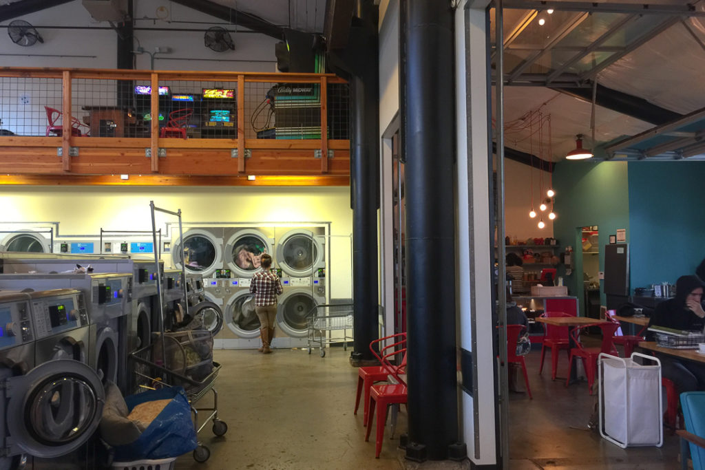 カフェが併設されています