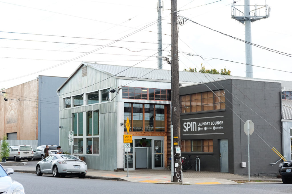 スピン・ランドリーラウンジ