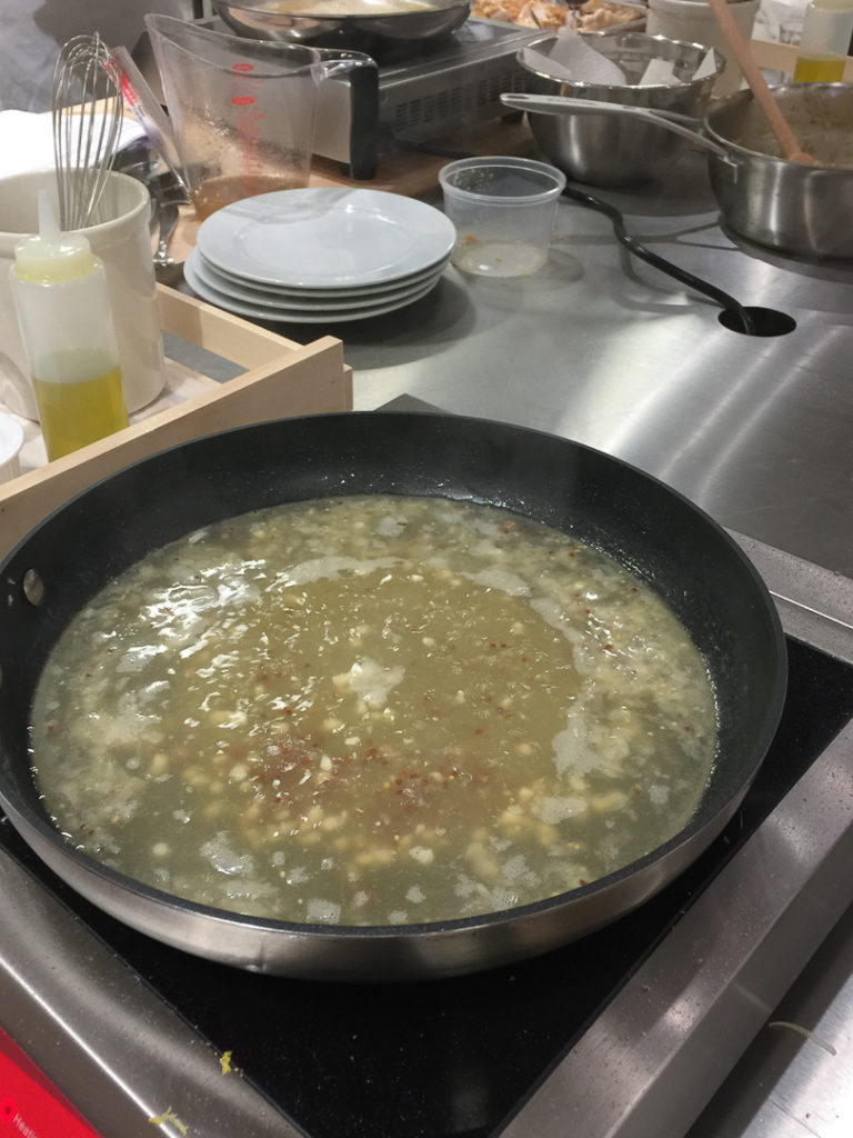 ローストチキン用のグレイビー