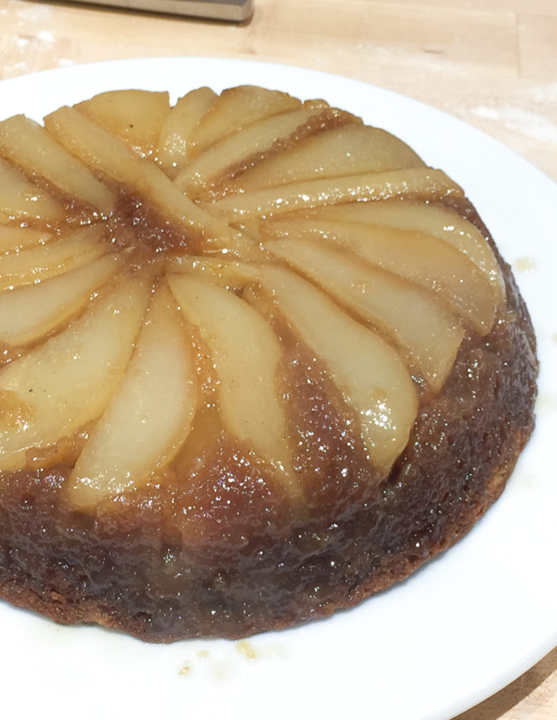 洋ナシのアップサイドダウンケーキ