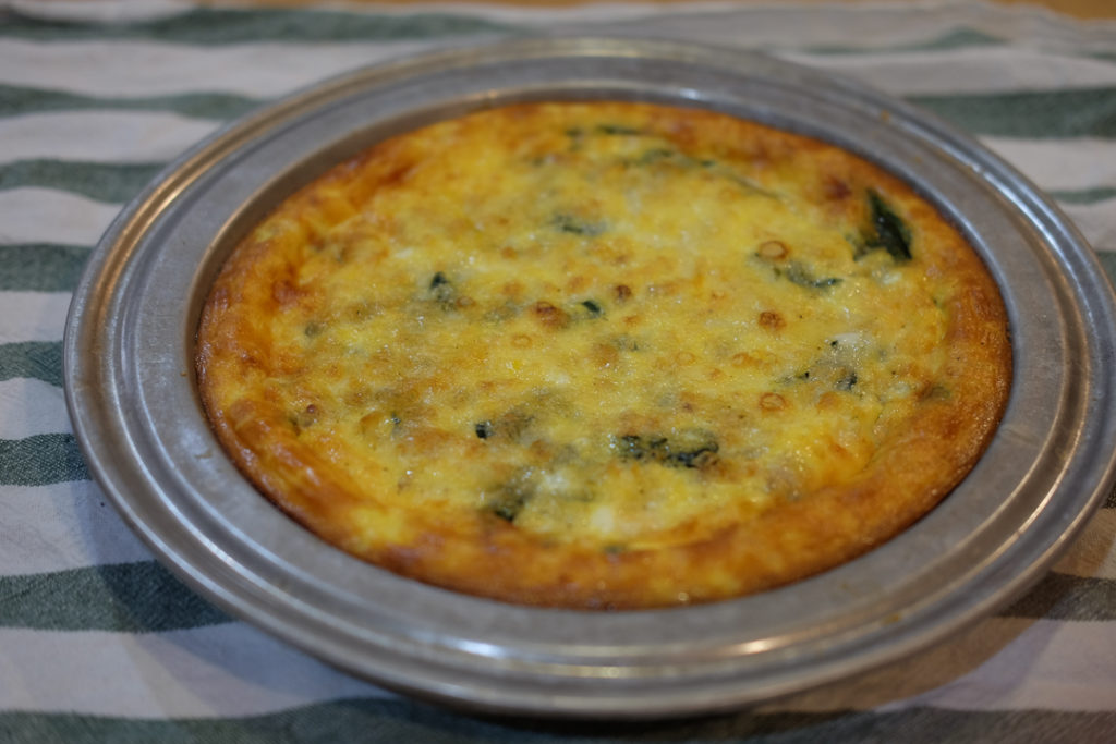 ベーコン、ほうれん草、スイスチーズのキッシュ