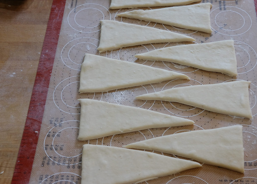 三角に切ります