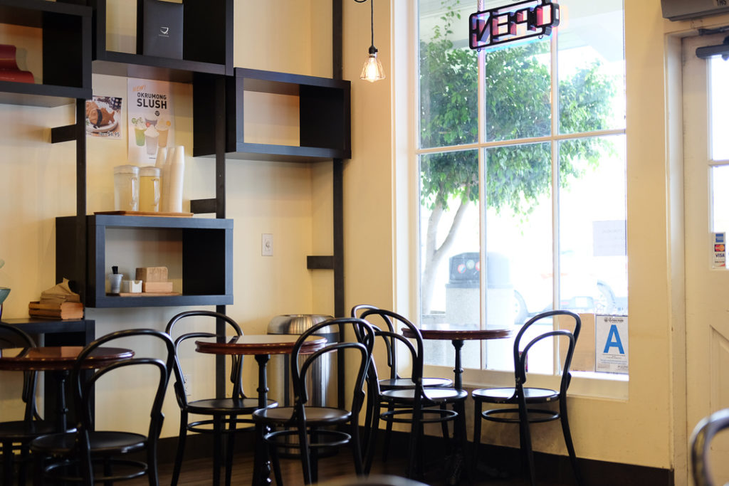 こじんまりとした店内