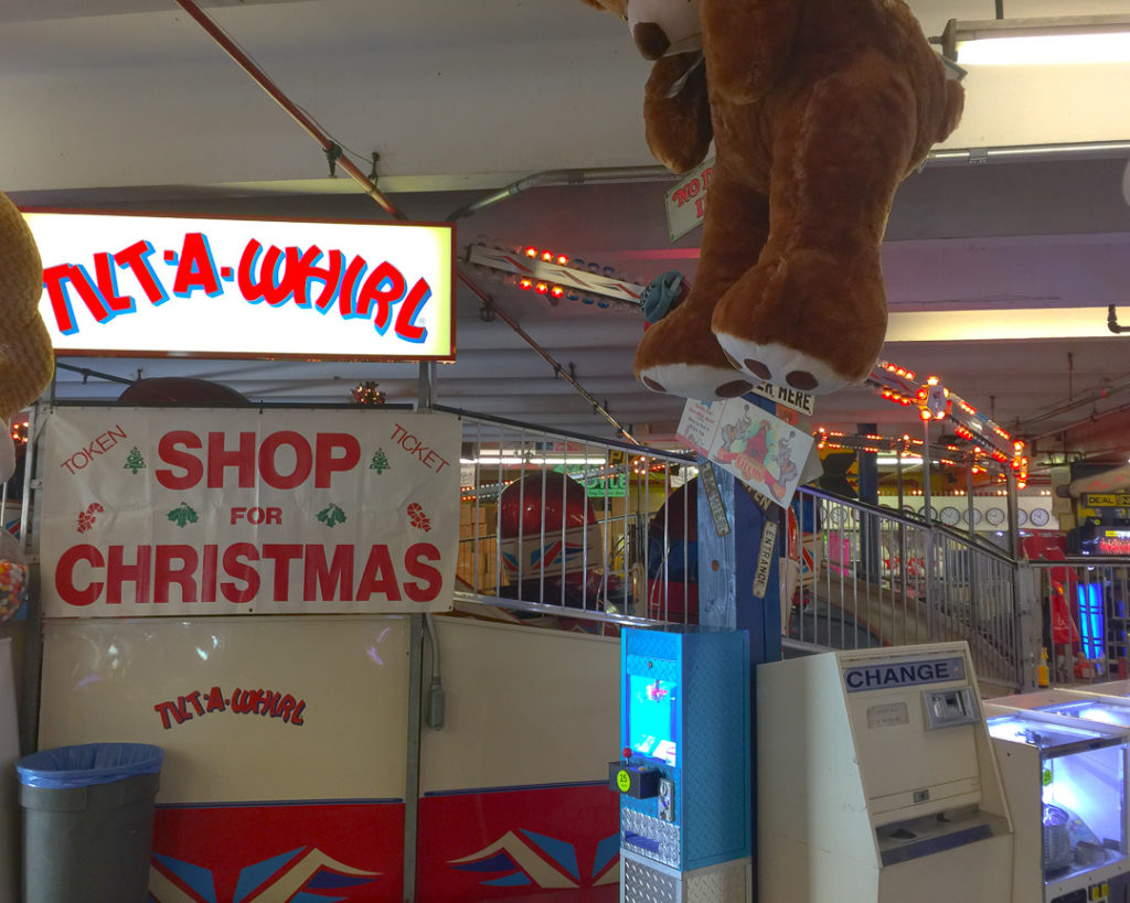 恐怖のクルクル回る乗物.. 