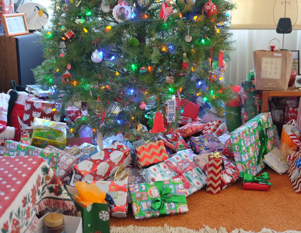 プレゼント山積み