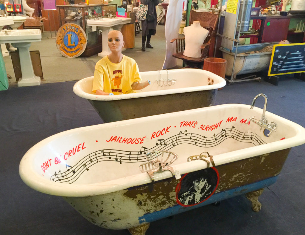 シュールすぎる